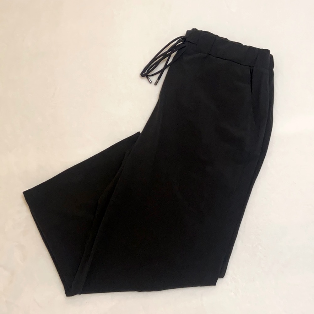 A New Day 🌑 Cropped, black pants - LIKE NEW